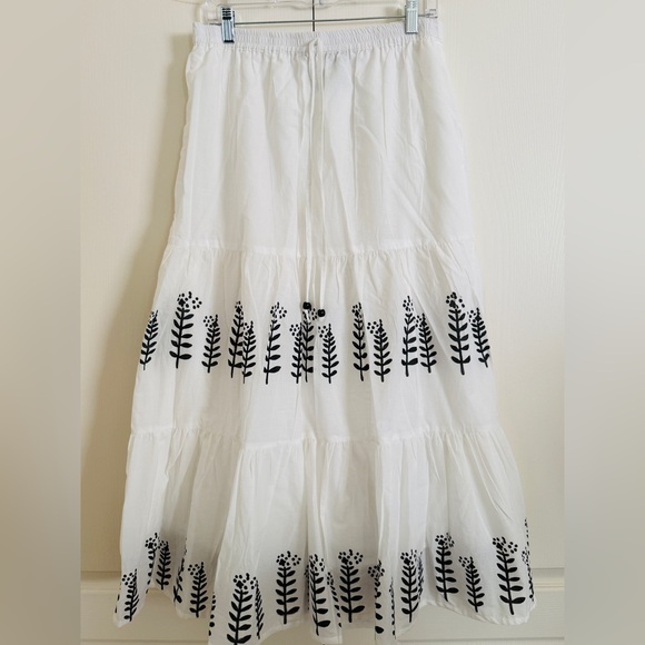 Skirts Chic White Maxi Skirt With Black Leaf Design Poshmark — free download